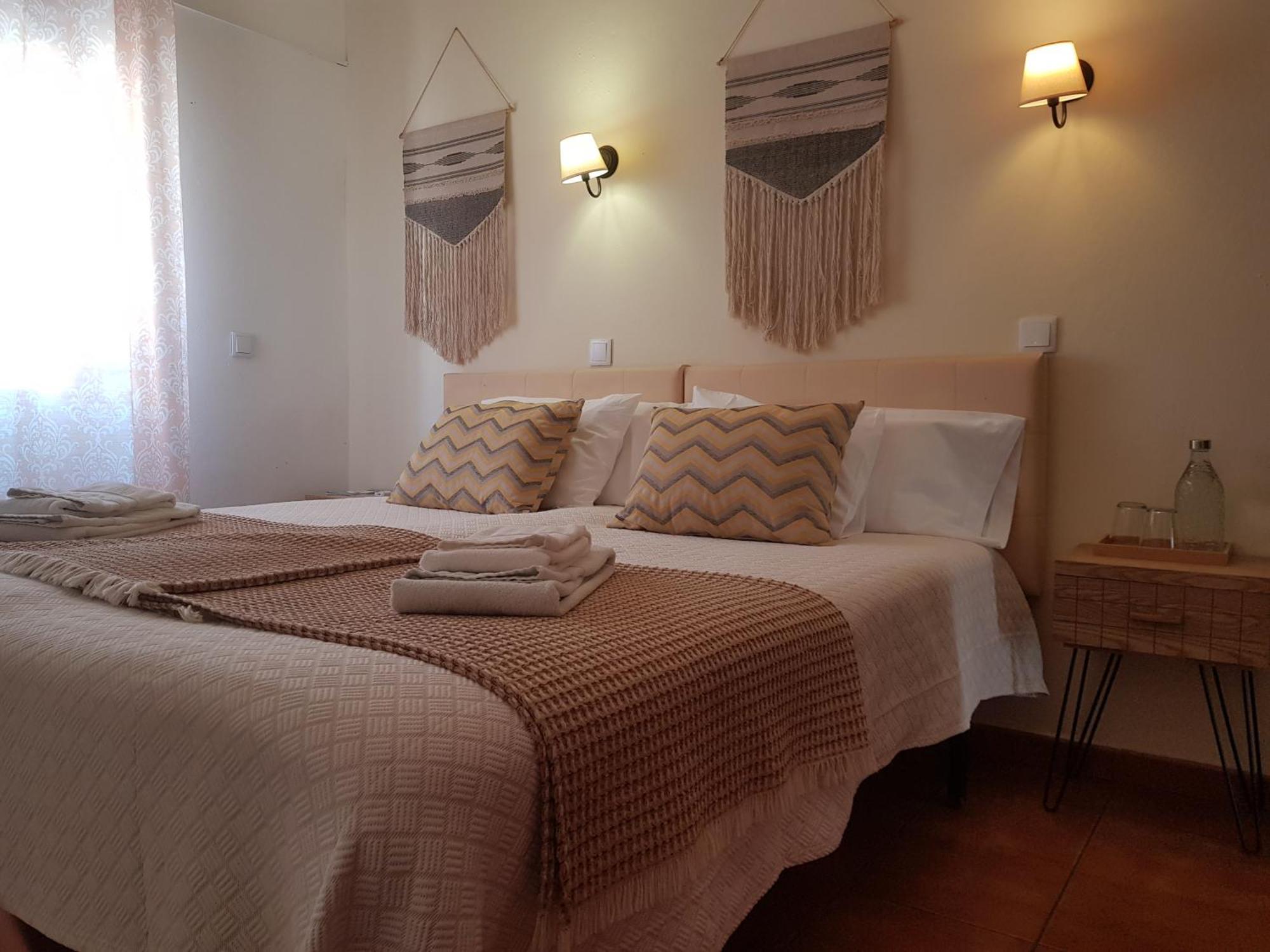 Quartos Abelha * Porto Covo